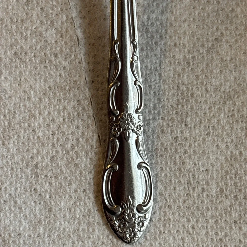 ONEIDA ROSEWOOD STAINLESS FLATWARE FLORAL SCROLLS TABLESPOONS, TEASPOONS, FORKS